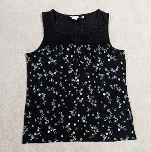 (Bundle 2 for $15) EUC Reitmans Floral Sleeveless Shirt